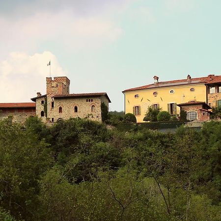 Castello Di Strambinello Bed & Breakfast Екстериор снимка