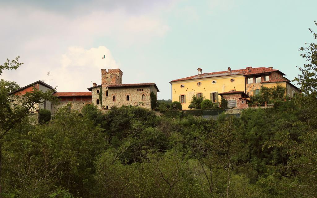 Castello Di Strambinello Bed & Breakfast Екстериор снимка