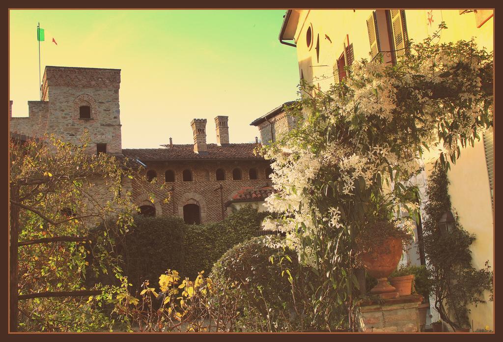 Castello Di Strambinello Bed & Breakfast Екстериор снимка