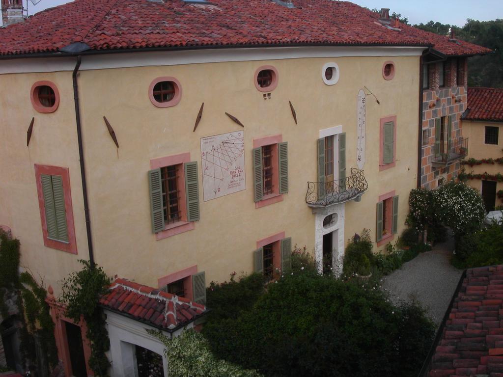 Castello Di Strambinello Bed & Breakfast Екстериор снимка