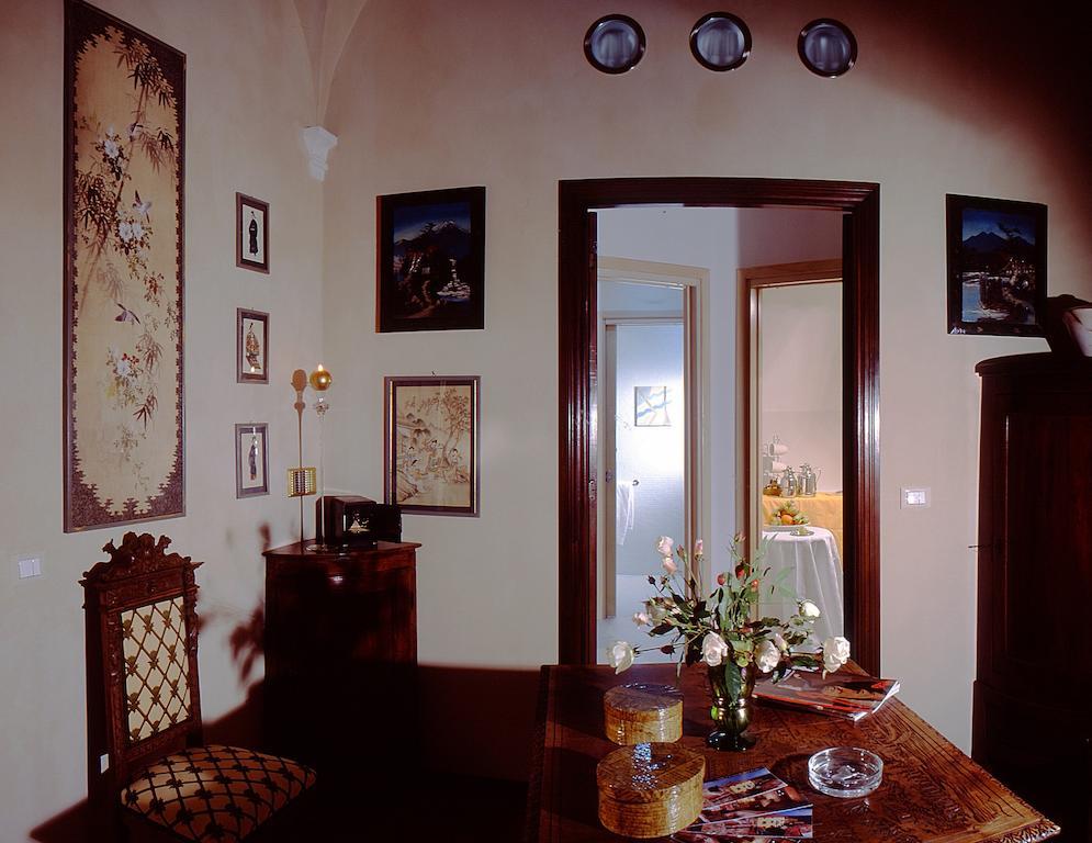 Castello Di Strambinello Bed & Breakfast Стая снимка