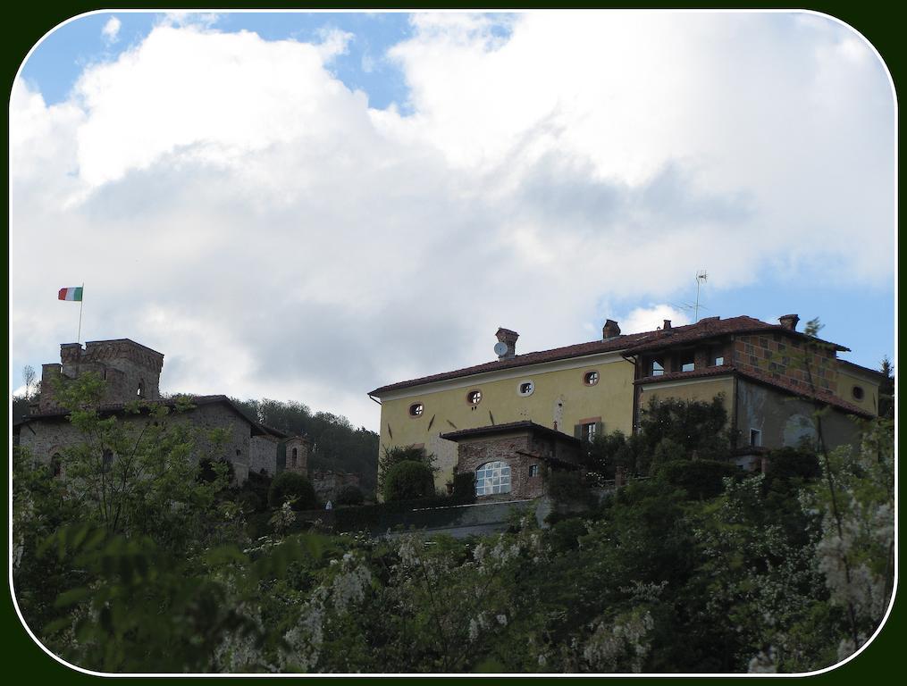 Castello Di Strambinello Bed & Breakfast Екстериор снимка