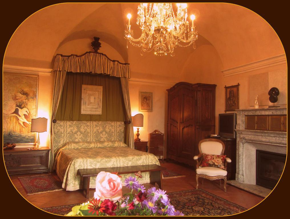 Castello Di Strambinello Bed & Breakfast Стая снимка