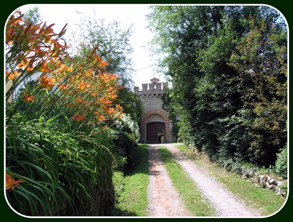 Castello Di Strambinello Bed & Breakfast Екстериор снимка