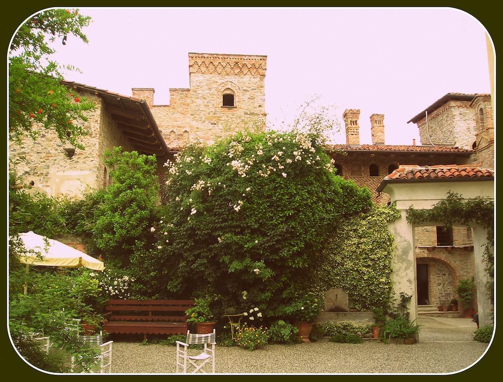 Castello Di Strambinello Bed & Breakfast Екстериор снимка